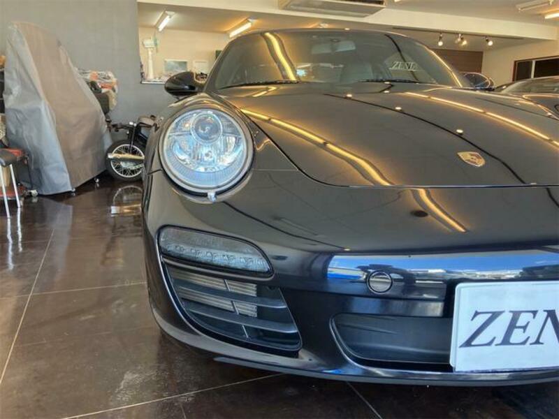 911