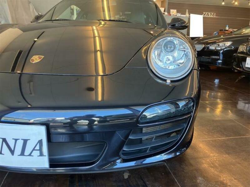 911