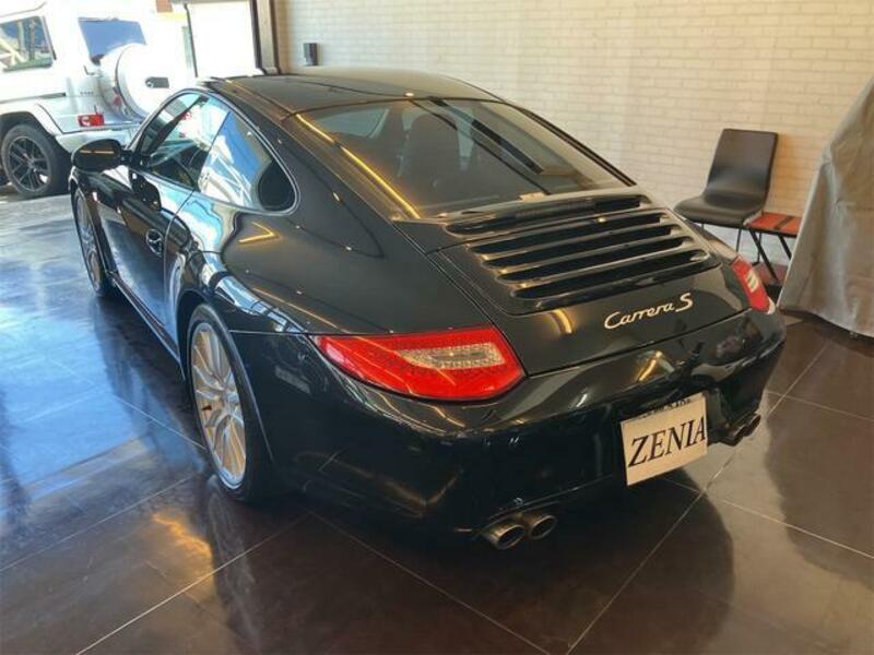 911