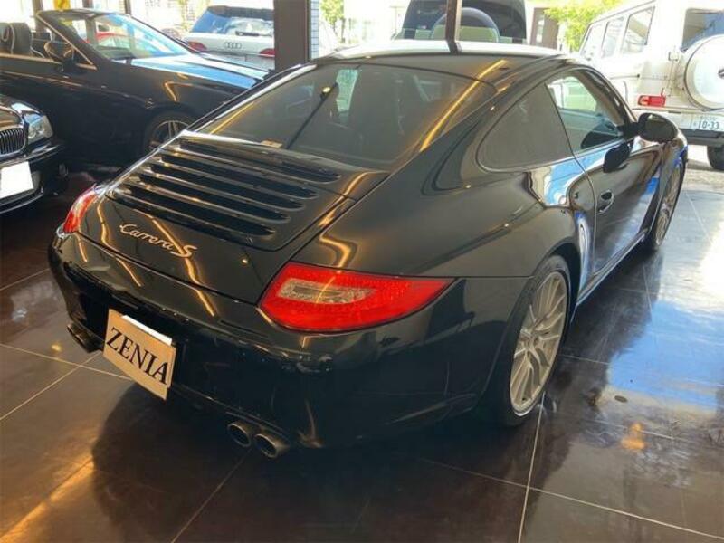 911