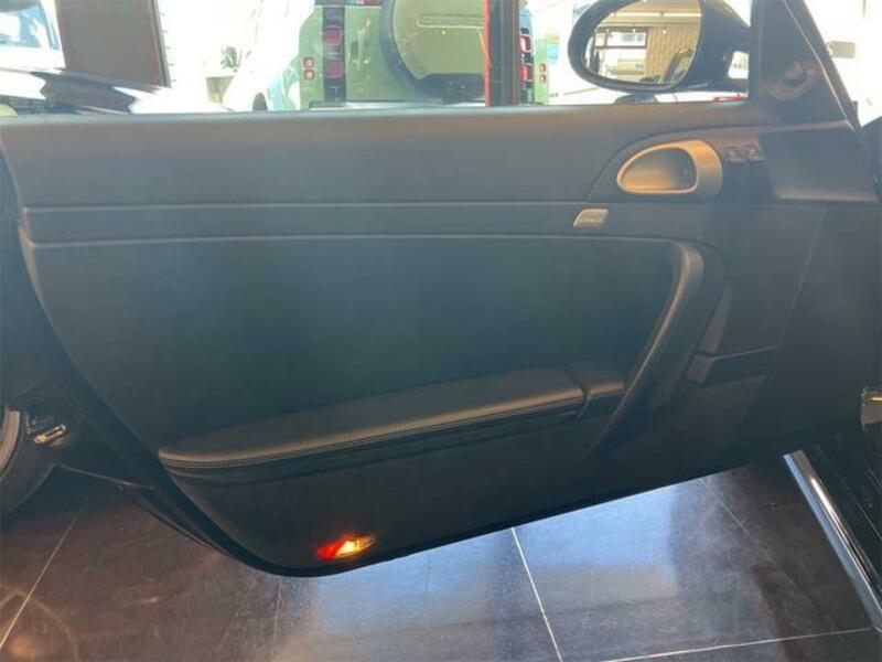 911