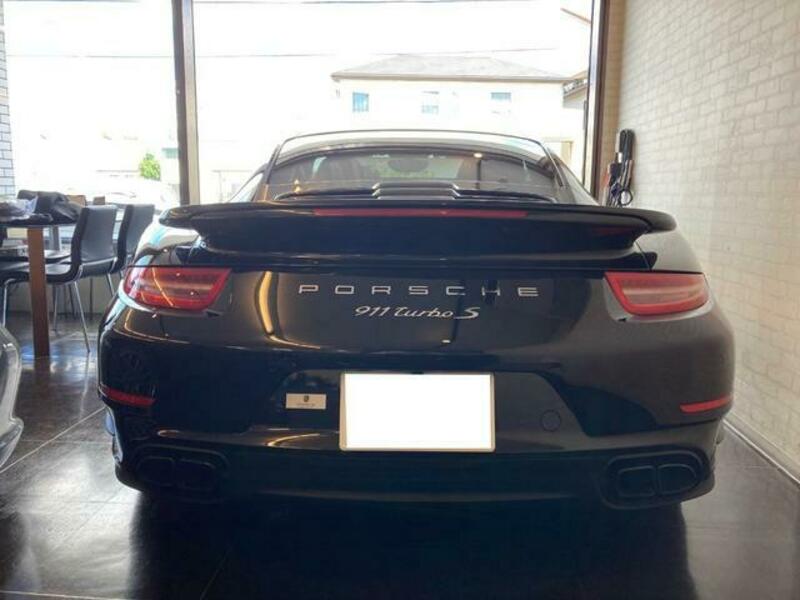 911