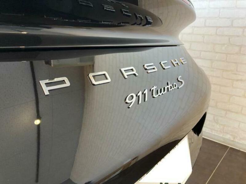 911