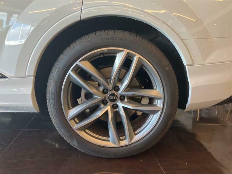Q7