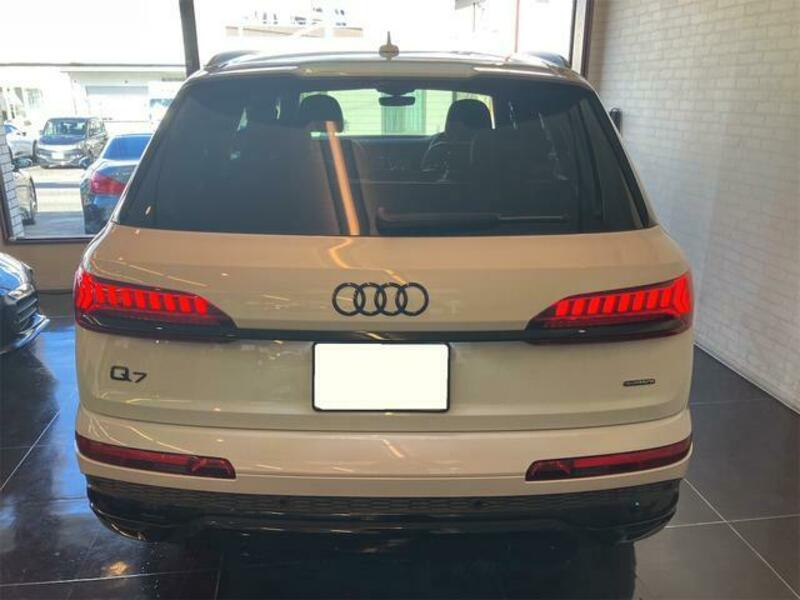 Q7
