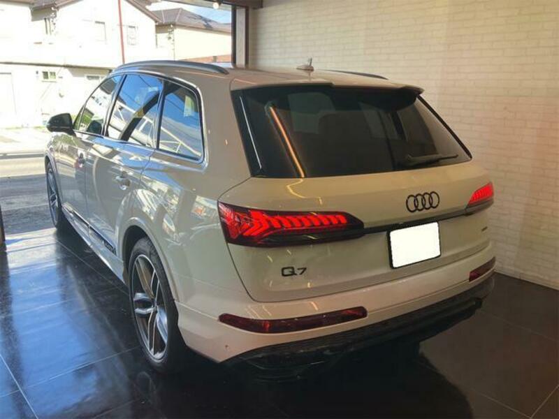 Q7