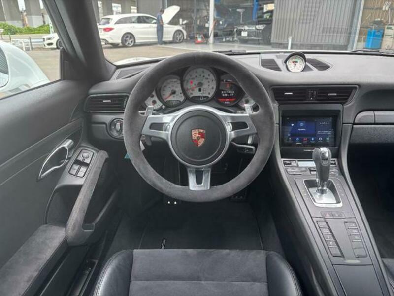 911