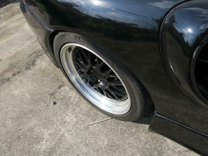 911