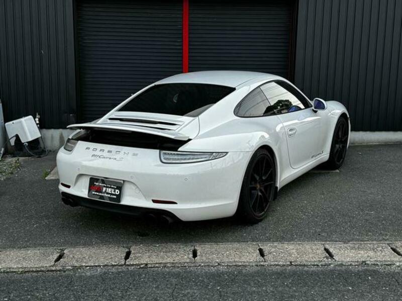 911