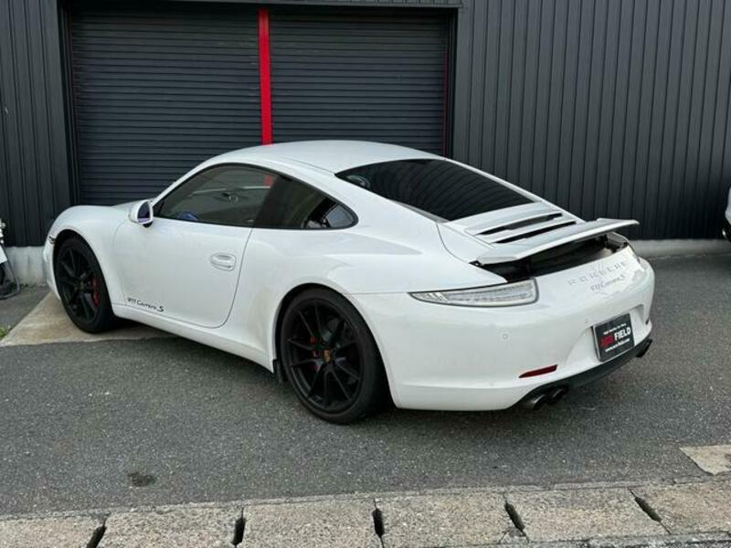 911