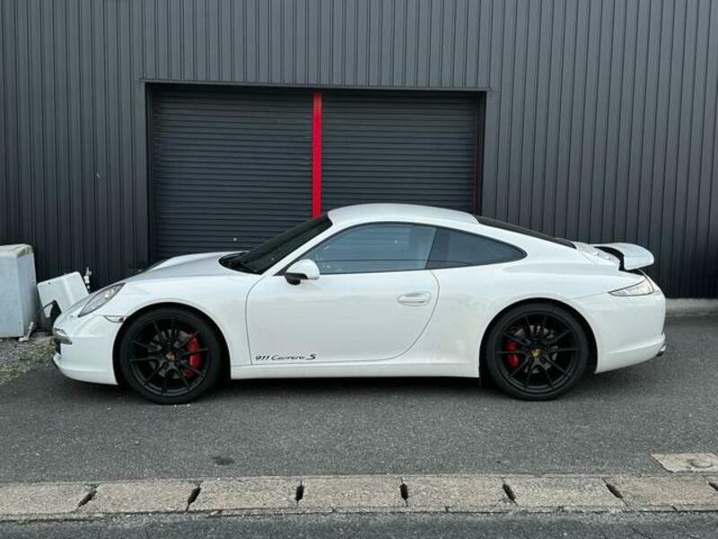 911