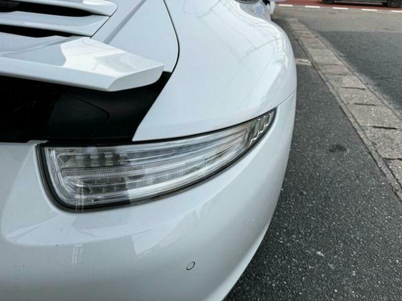 911