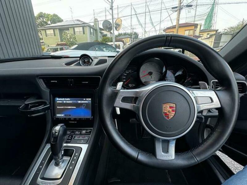 911
