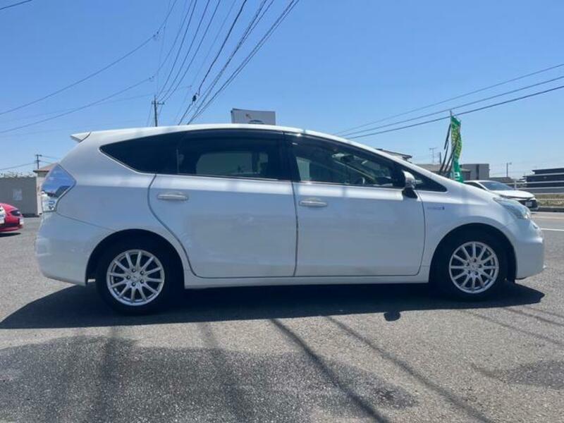 PRIUS ALPHA
