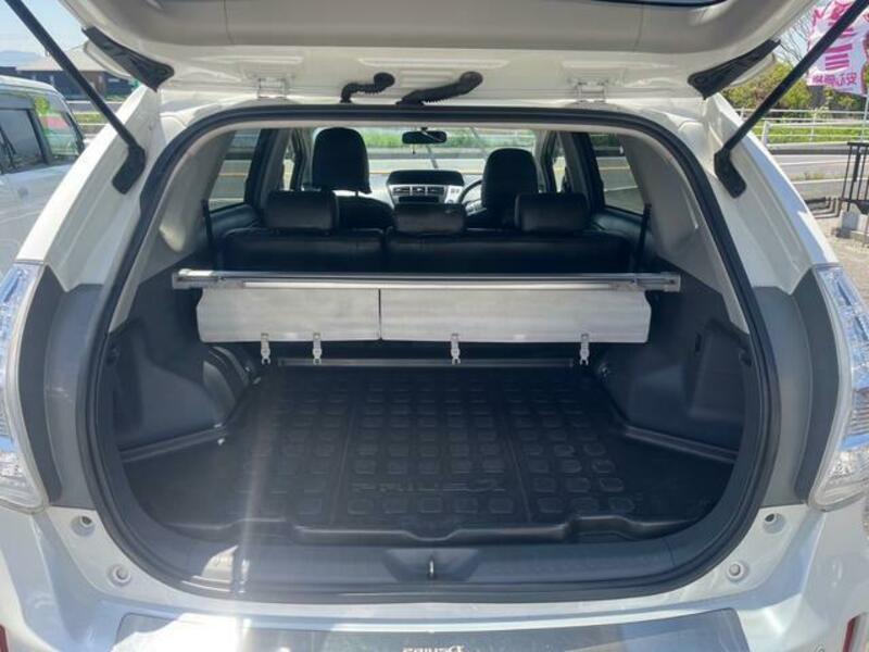 PRIUS ALPHA