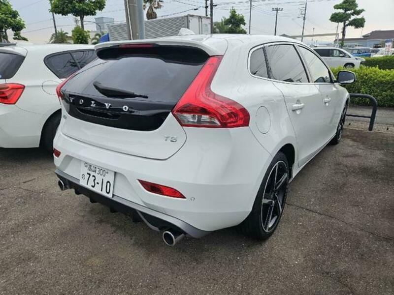 V40