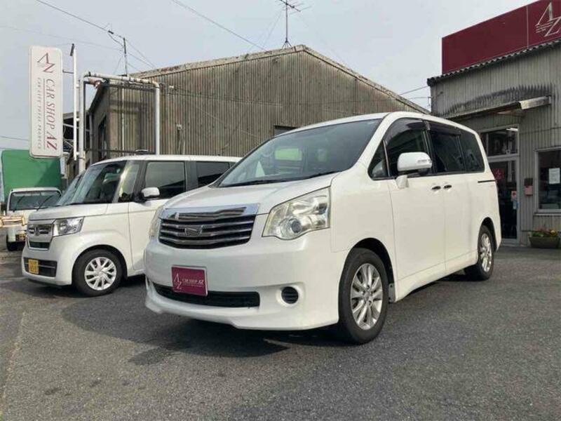 TOYOTA NOAH