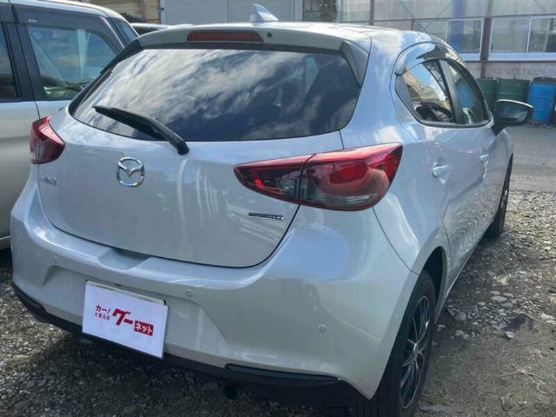 MAZDA2