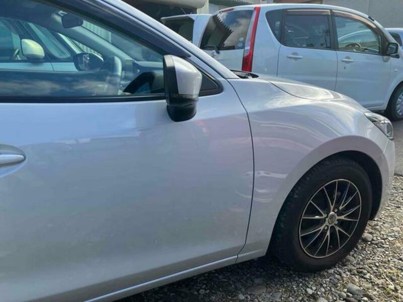 MAZDA2
