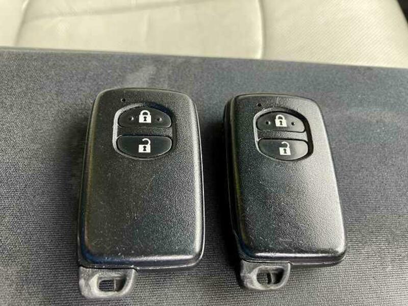 PRIUS ALPHA