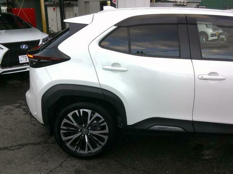 YARIS CROSS