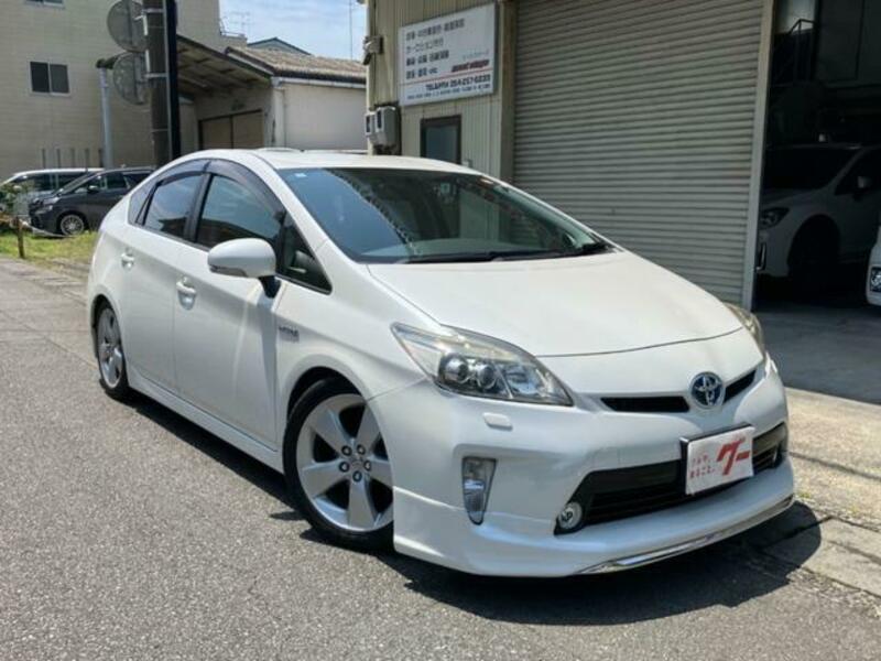 TOYOTA PRIUS