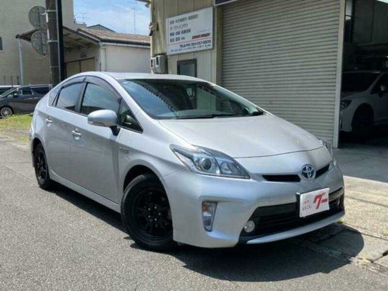 TOYOTA PRIUS