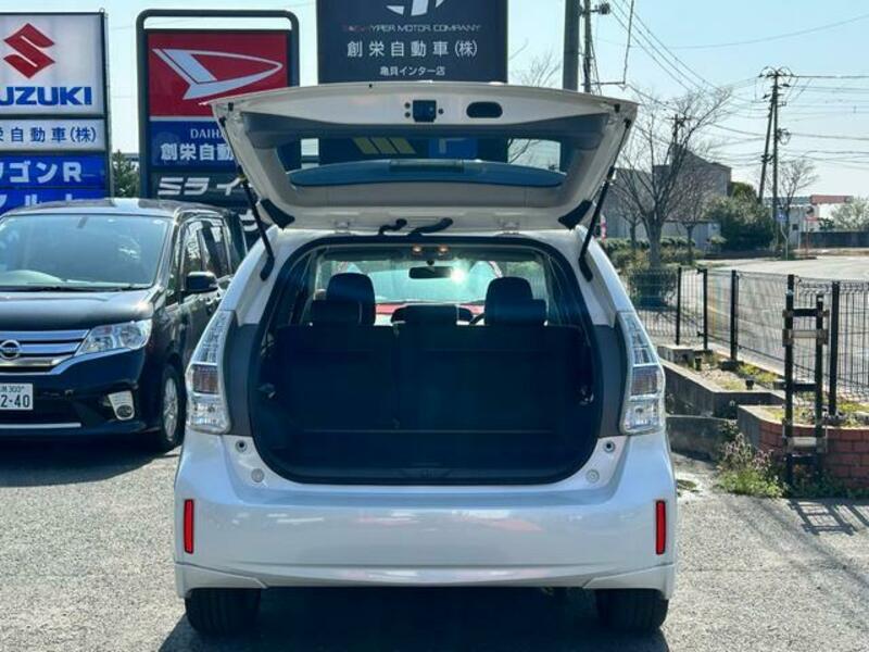 PRIUS ALPHA
