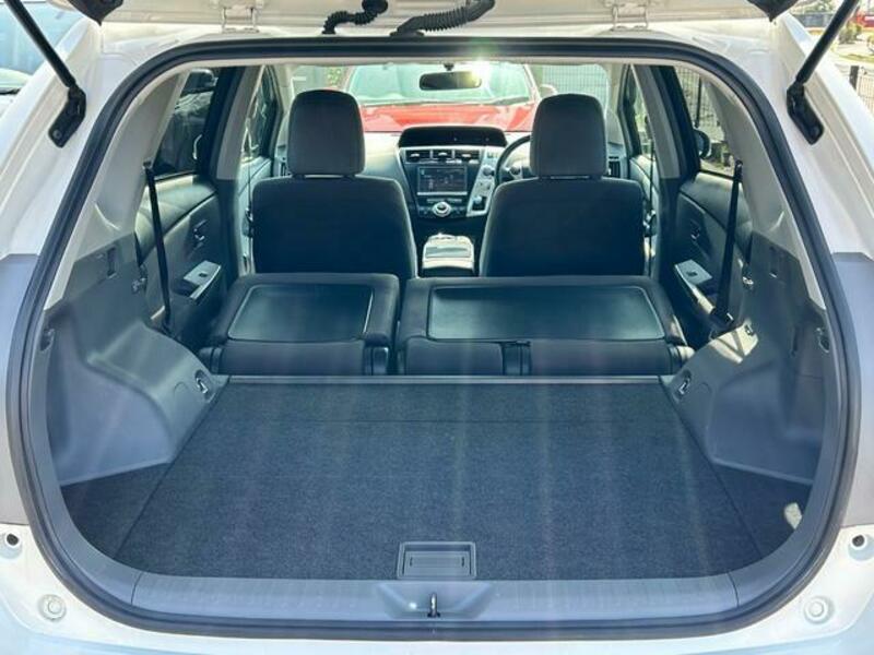 PRIUS ALPHA