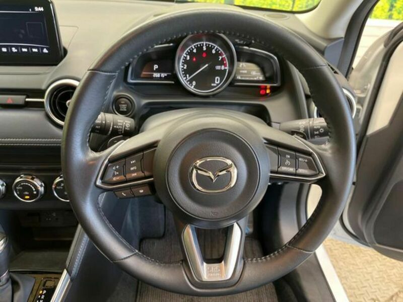 MAZDA2