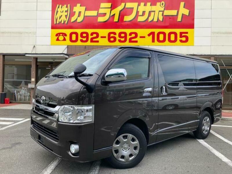 TOYOTA HIACE VAN