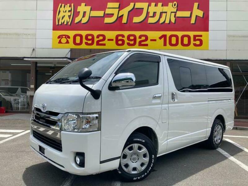 TOYOTA HIACE VAN
