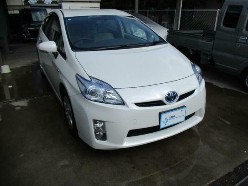 TOYOTA PRIUS