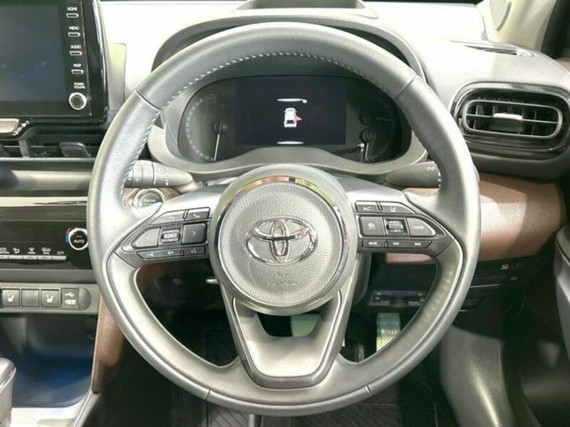 YARIS CROSS