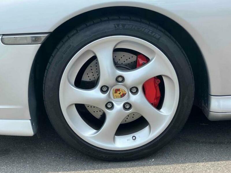 911