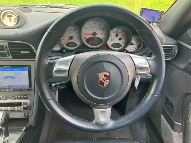 911