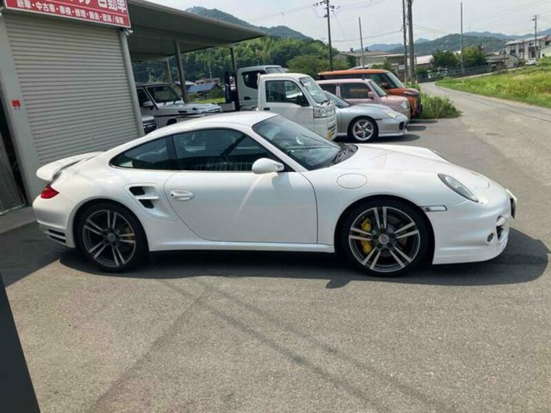 911