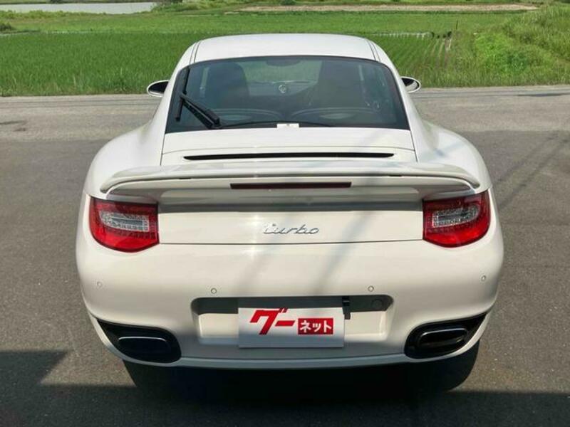 911