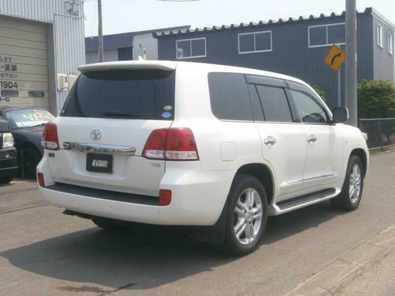 LAND CRUISER