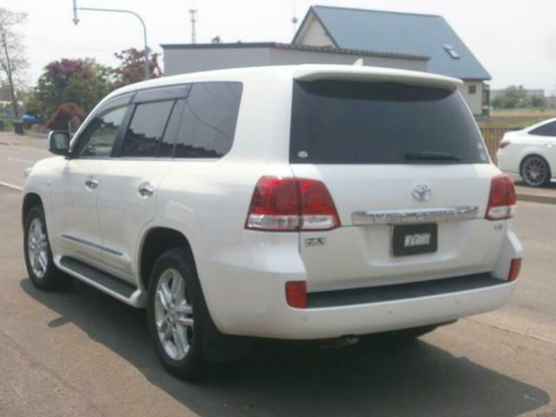 LAND CRUISER