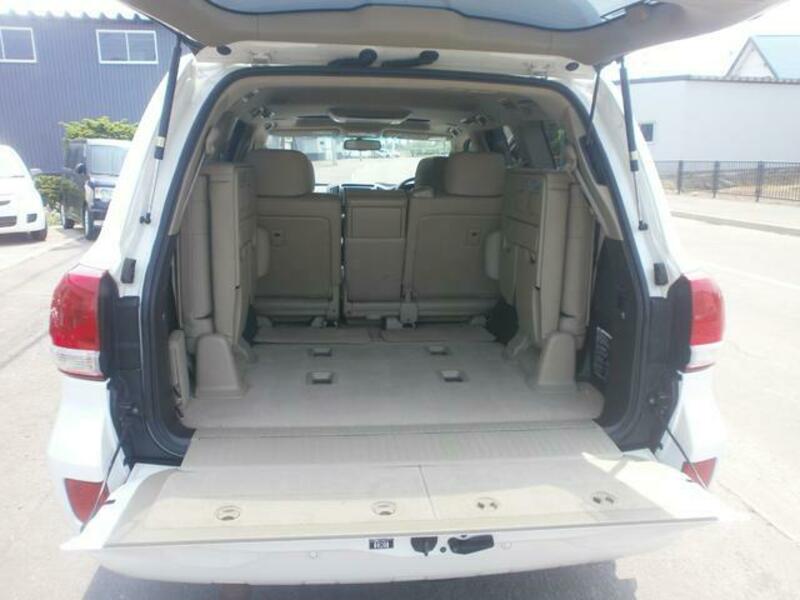 LAND CRUISER