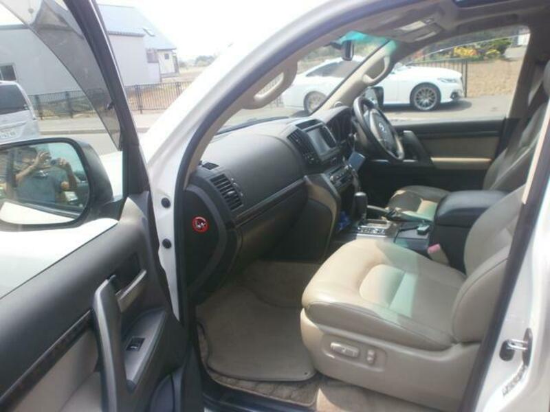 LAND CRUISER