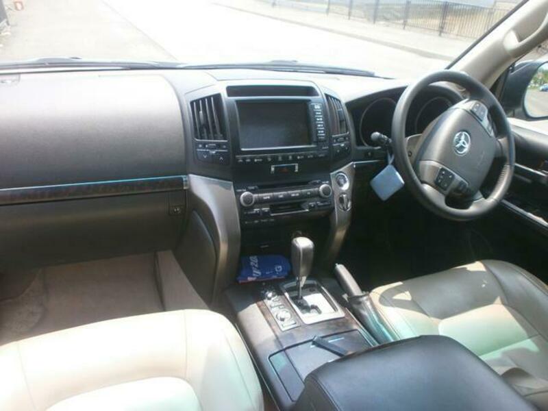 LAND CRUISER