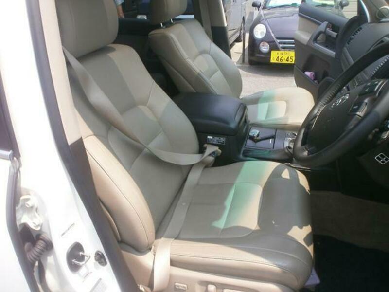 LAND CRUISER