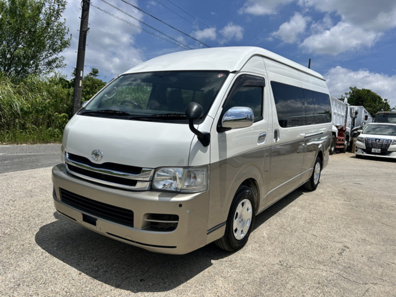 TOYOTA HIACE