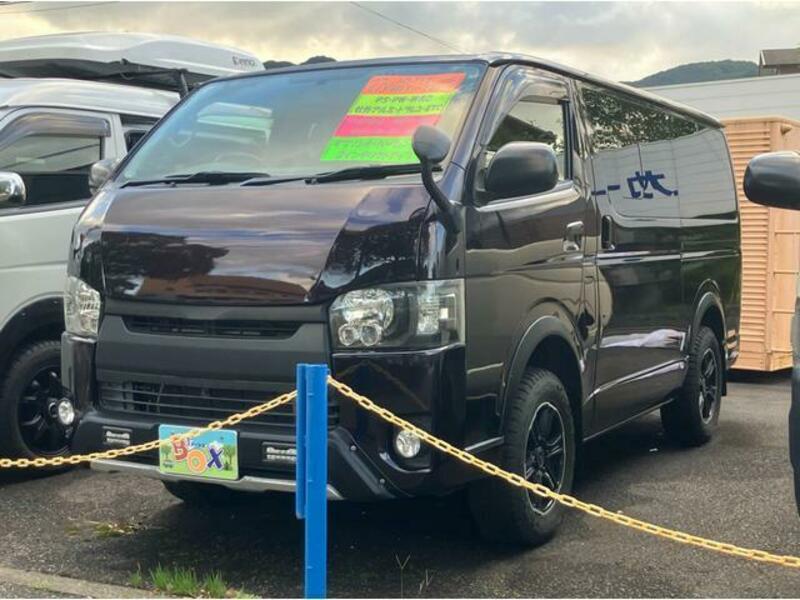 TOYOTA HIACE VAN