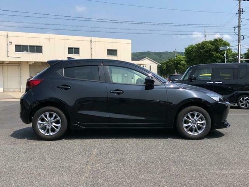 MAZDA2