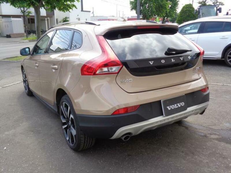 V40