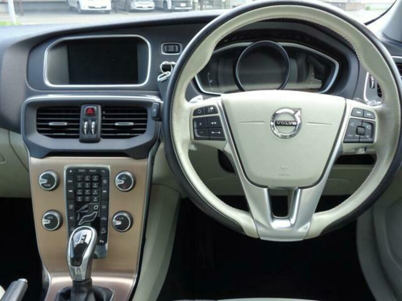 V40