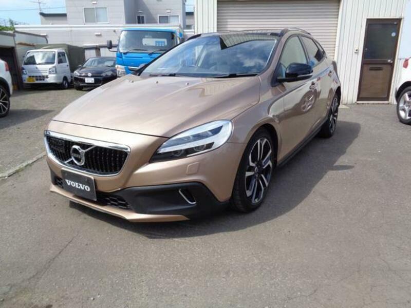 VOLVO V40